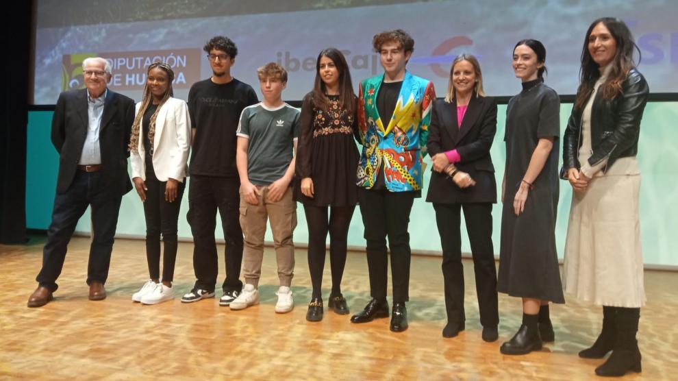 Un proyecto de moda con tejidos inteligentes gana el concurso Bombillas Rotas del SIE Huesca 2023